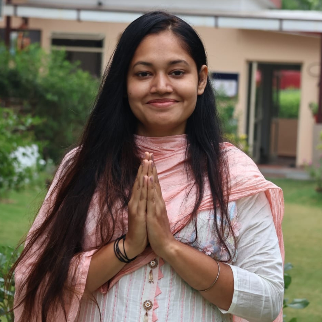 Yoga Teacher Training Rishikesh - Trainer Aarti Saxena